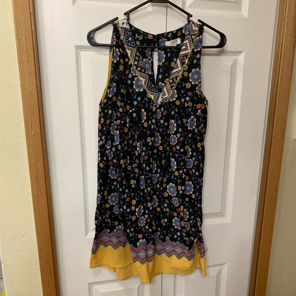 Mini flowy black dress w/ print